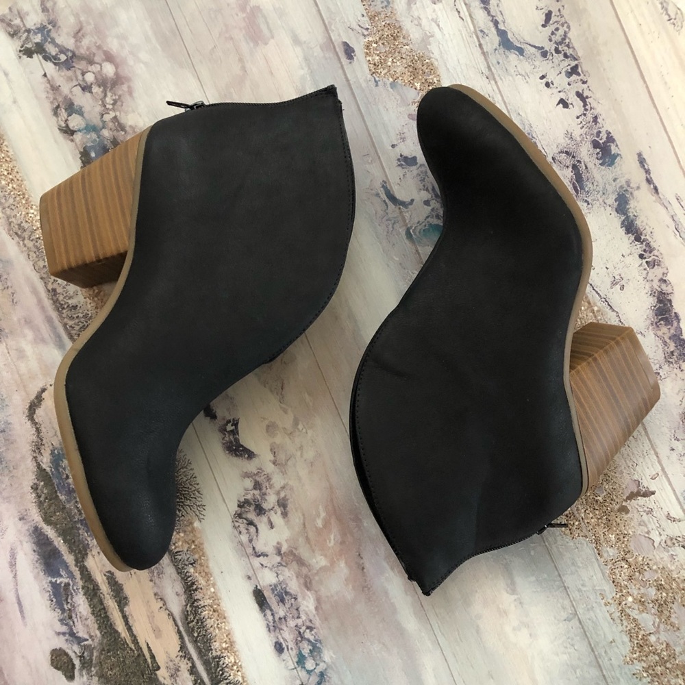 Aerosols/ Black booties